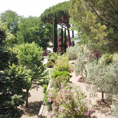 Rosella Villa